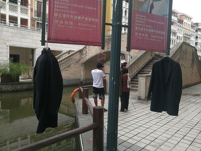 杭州網(wǎng)店模特 音樂(lè)節(jié)拍下的時(shí)尚舞者，200套服裝的拍攝速寫(xiě)